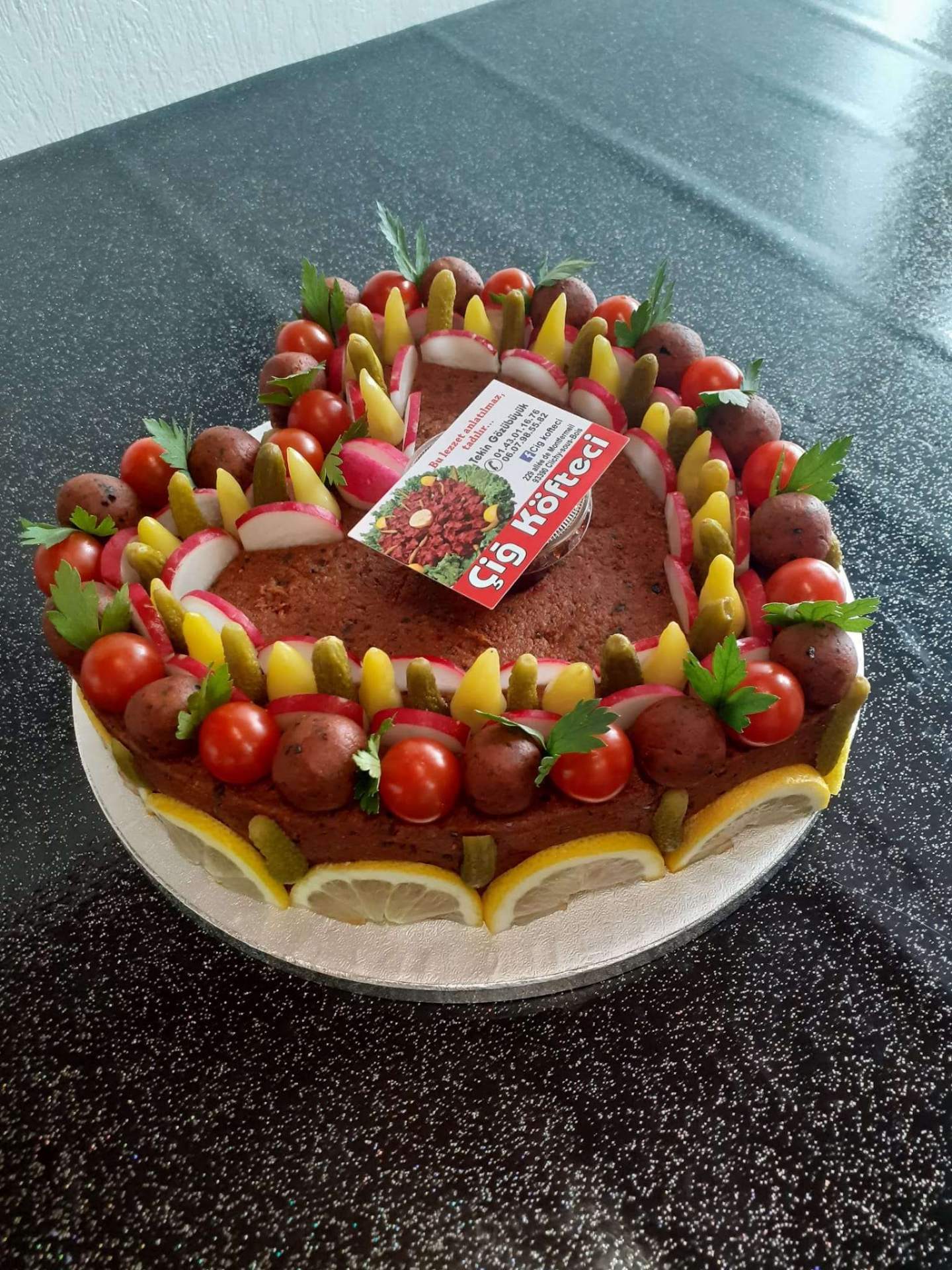 Çiğ köfte en forme de gâteau